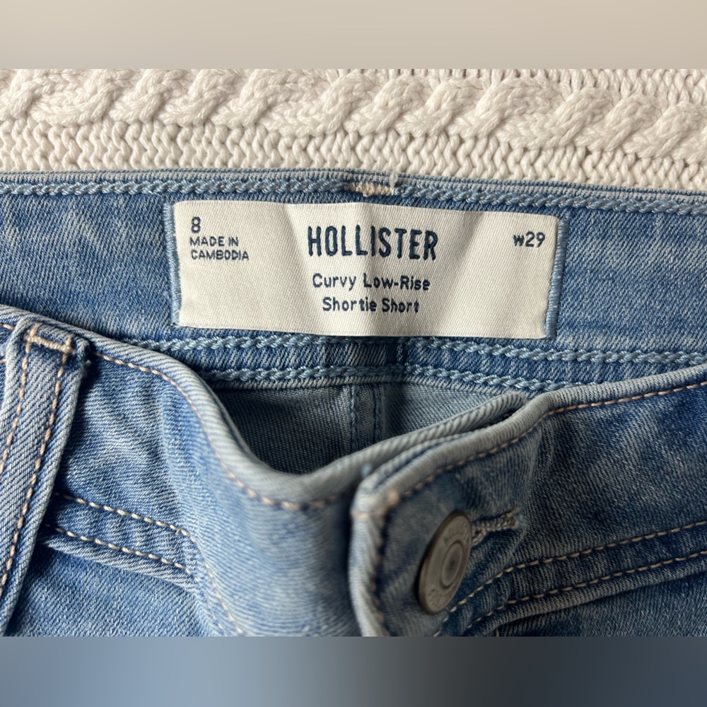 Hollister Women's Light Wash Floral Embroidered Shortie Jean Shorts Size 8 - Picture 2 of 15